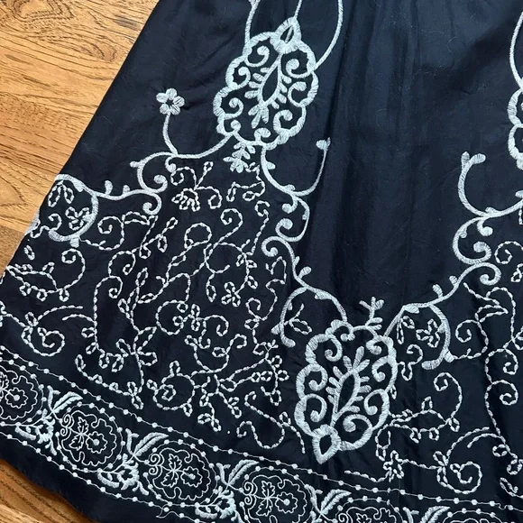 Cold water Creek Embroidered Black and White Skirt - Picture 3 of 5